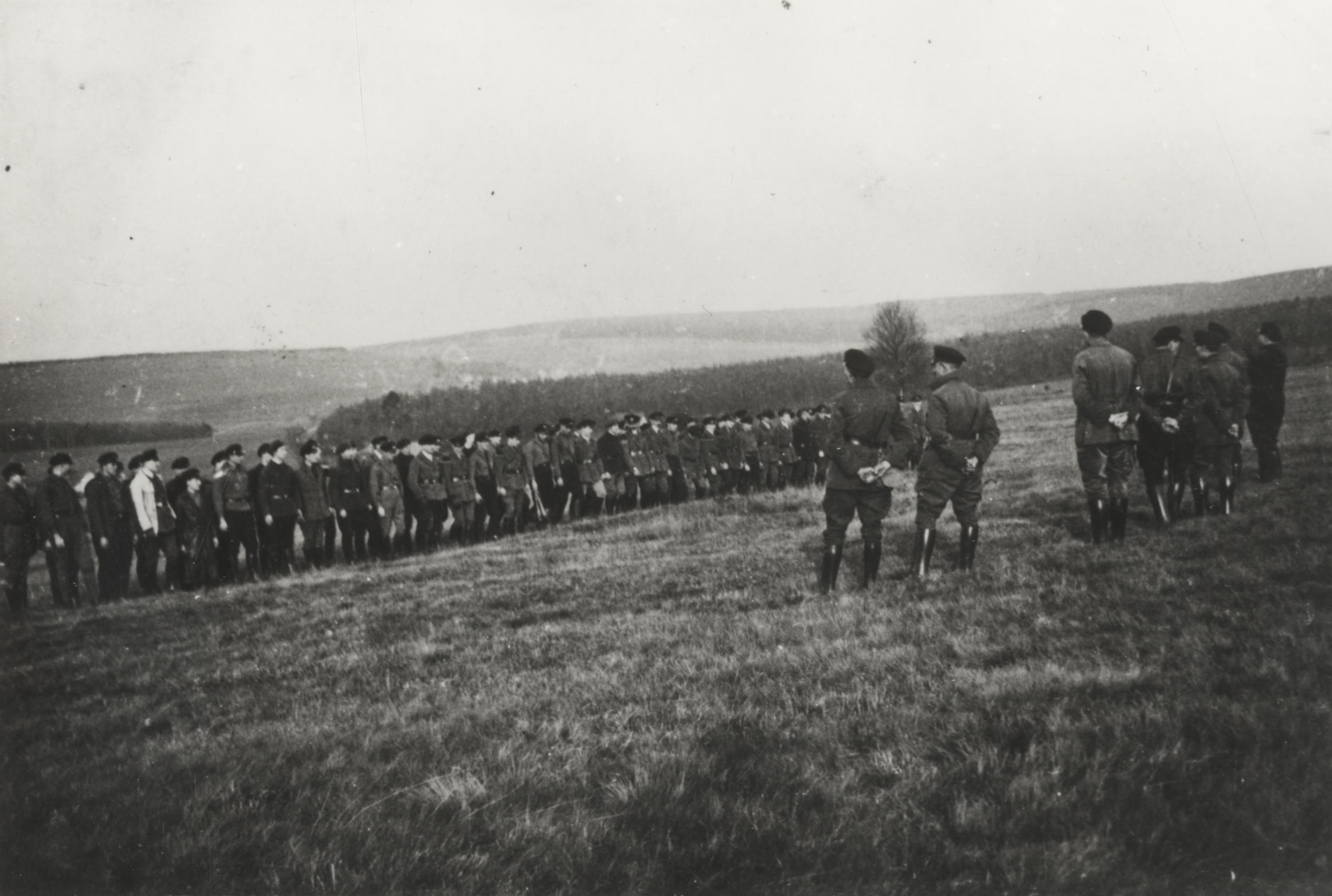Paramilitärische Übung auf der Platte, etwa 1932